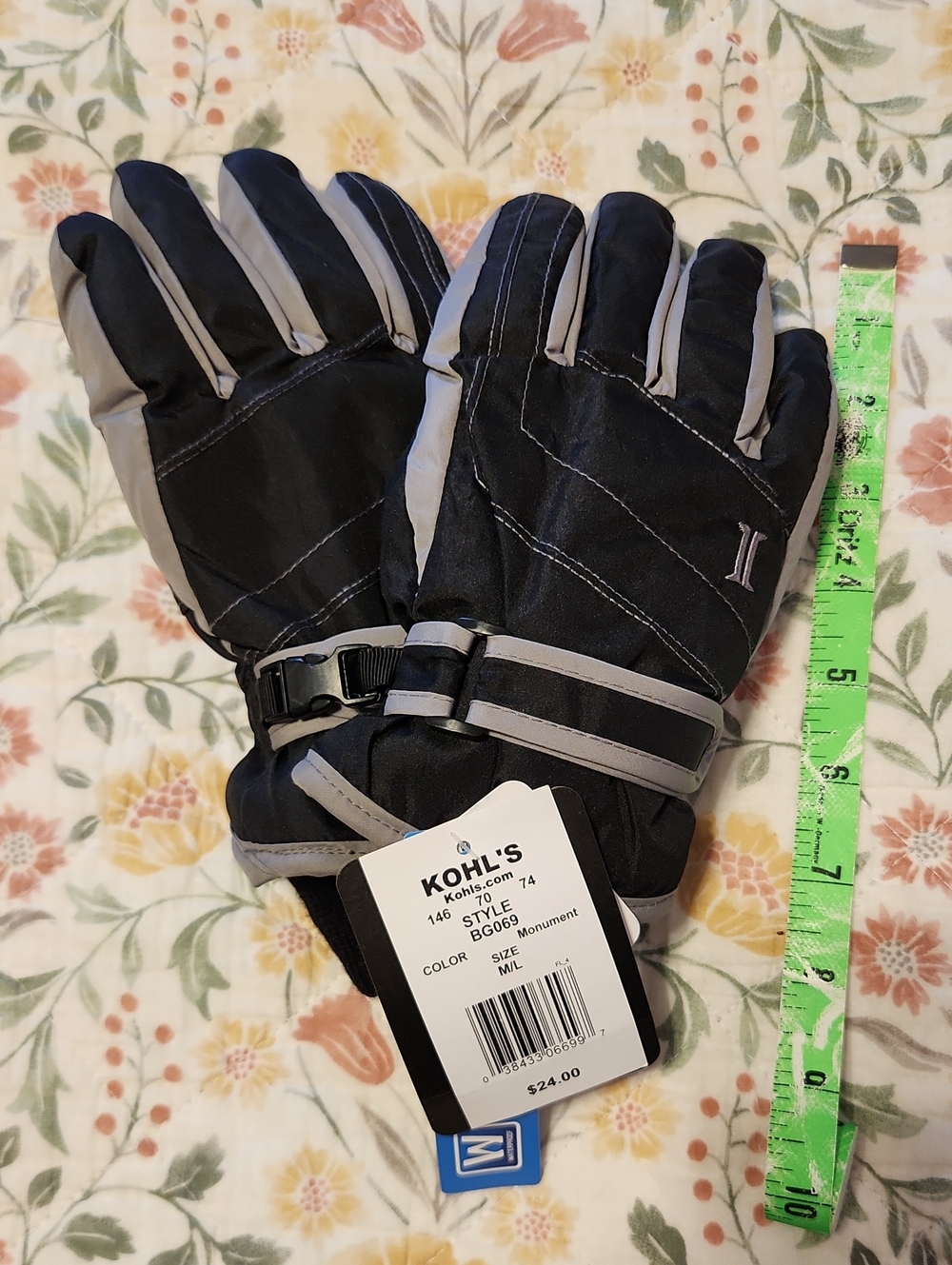 Kohl's Men’s Black and Gray Insulated Winter Gloves